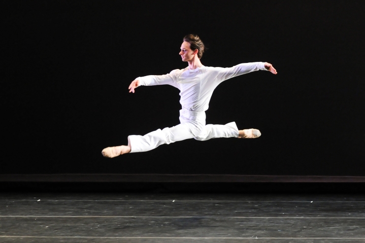 Luca Sbrizzi in Mark Morris' "Drink to Me Only With Thine Eyes".  Photo by Rich Sofranko.